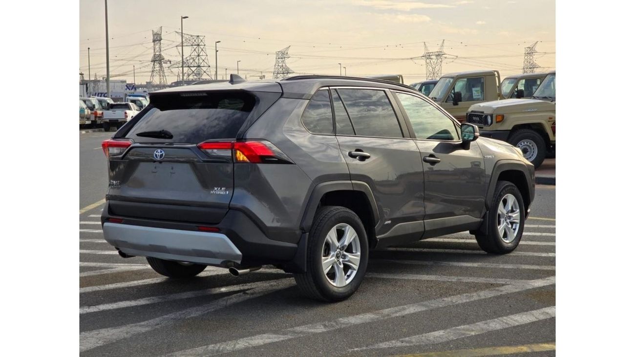 Toyota RAV4 *Offer* 2020 Toyota RAV4 XLE 4x4 AWD Hybrid Full option - UAE PASS 5% VAT Applicable for UAE Registr