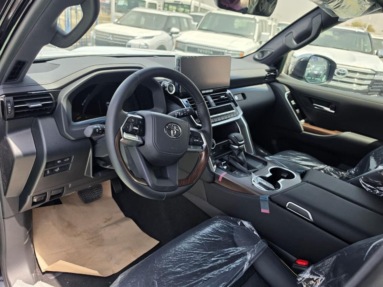 تويوتا لاند كروزر Toyota Land Cruiser LC300 VXR Plus 4.0 2026 – Full Option | Black / Black