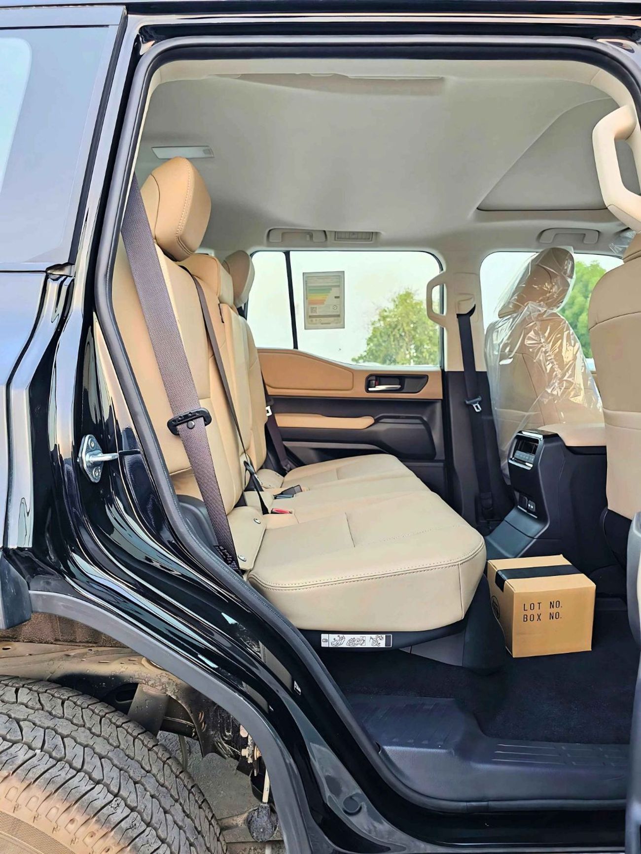 تويوتا برادو ALL ROUNDER / MID OPTION / 2.4T V4 PETROL / SUNROOF / LEATHER SEATS (CODE # P24AR)