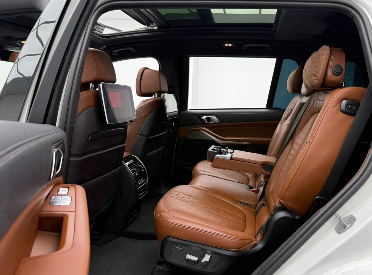 بي أم دبليو X7 XDrive40i 3.0L 2022 BMW X7 xDrive 40i ,BMW Warranty+Service Contract+Full BMW Service History ,GCC