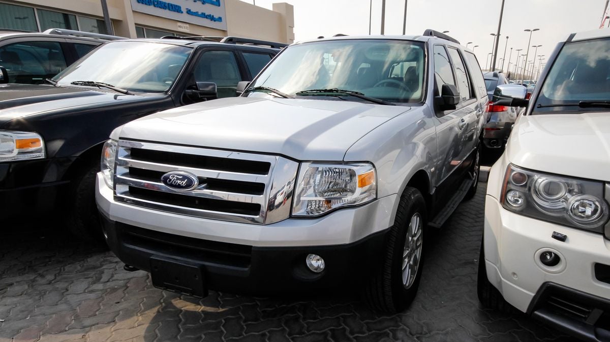 Ford Expedition for sale: AED 49,500. Grey\/Silver, 2010