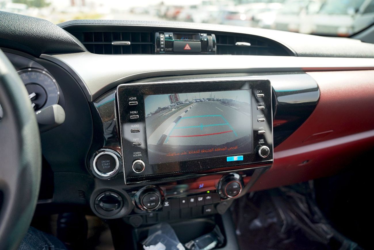 تويوتا هيلوكس GLX - 2.7L 4x4 Drive - Manual Transmission -  SR5 - GCC - Rear Camera