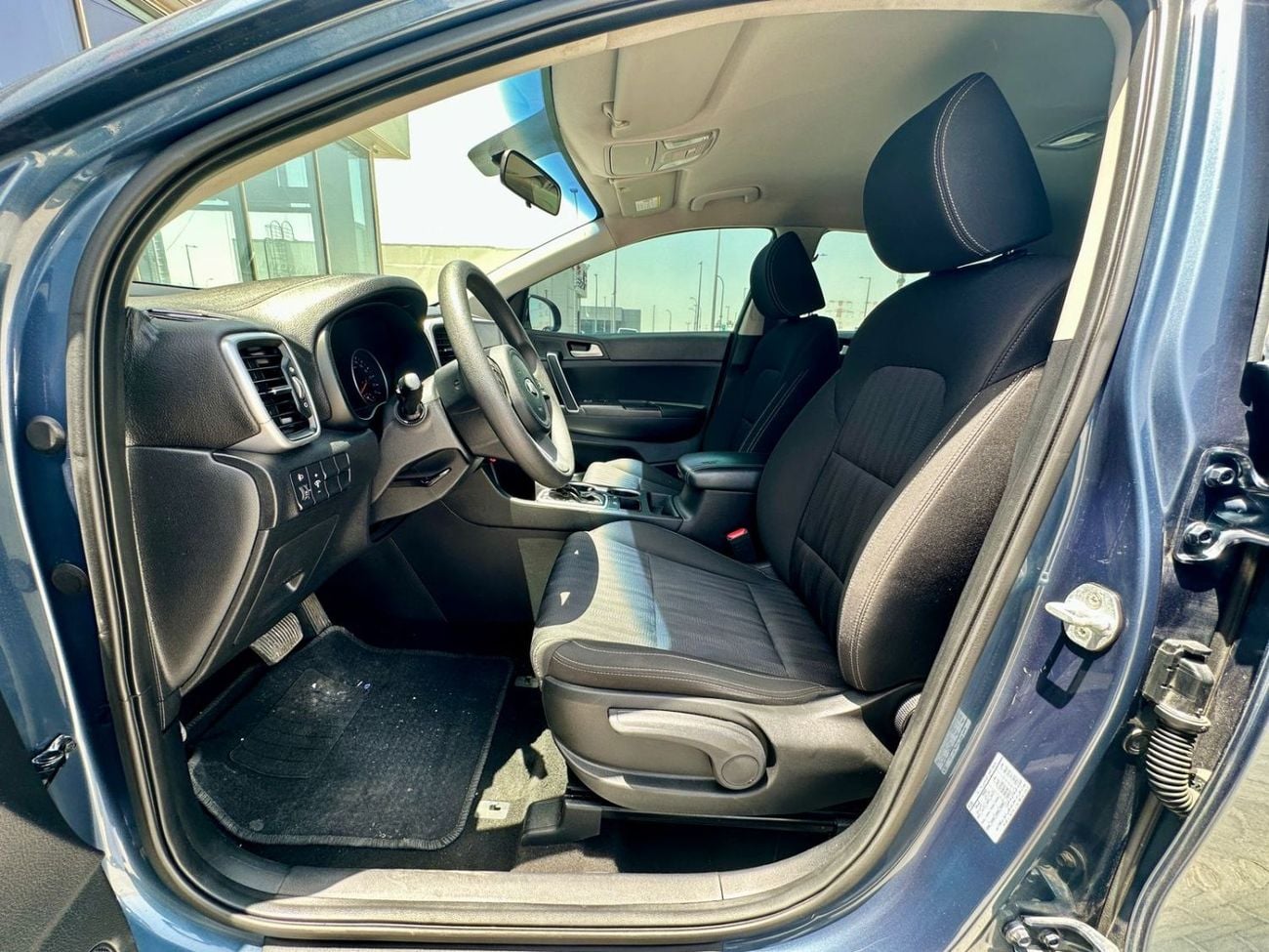 Kia Sportage LX 1.6L FWD 690-Monthly l GCC l Cruise, Camera, GPS l Accident Free