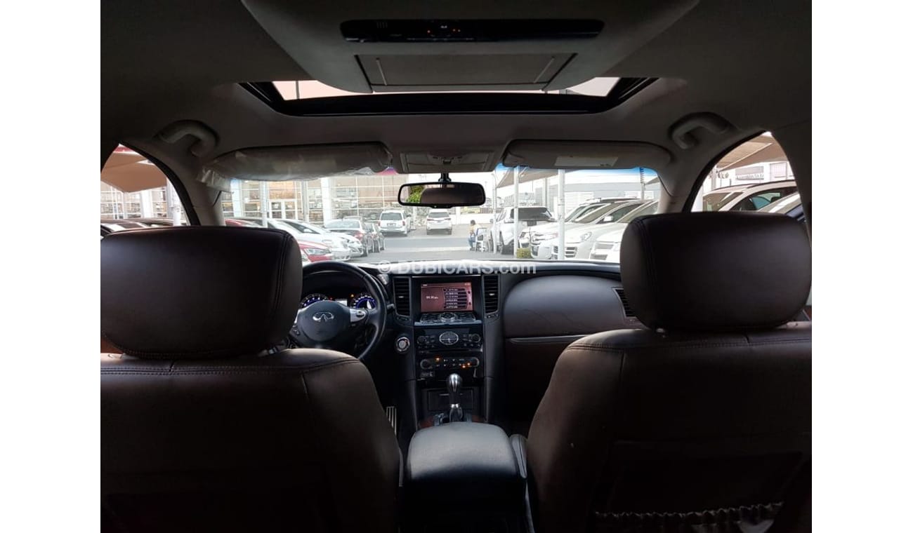 Infiniti FX35 Model 2012 Gulf white color number one, full option, in excellent condition, you do not need any exp