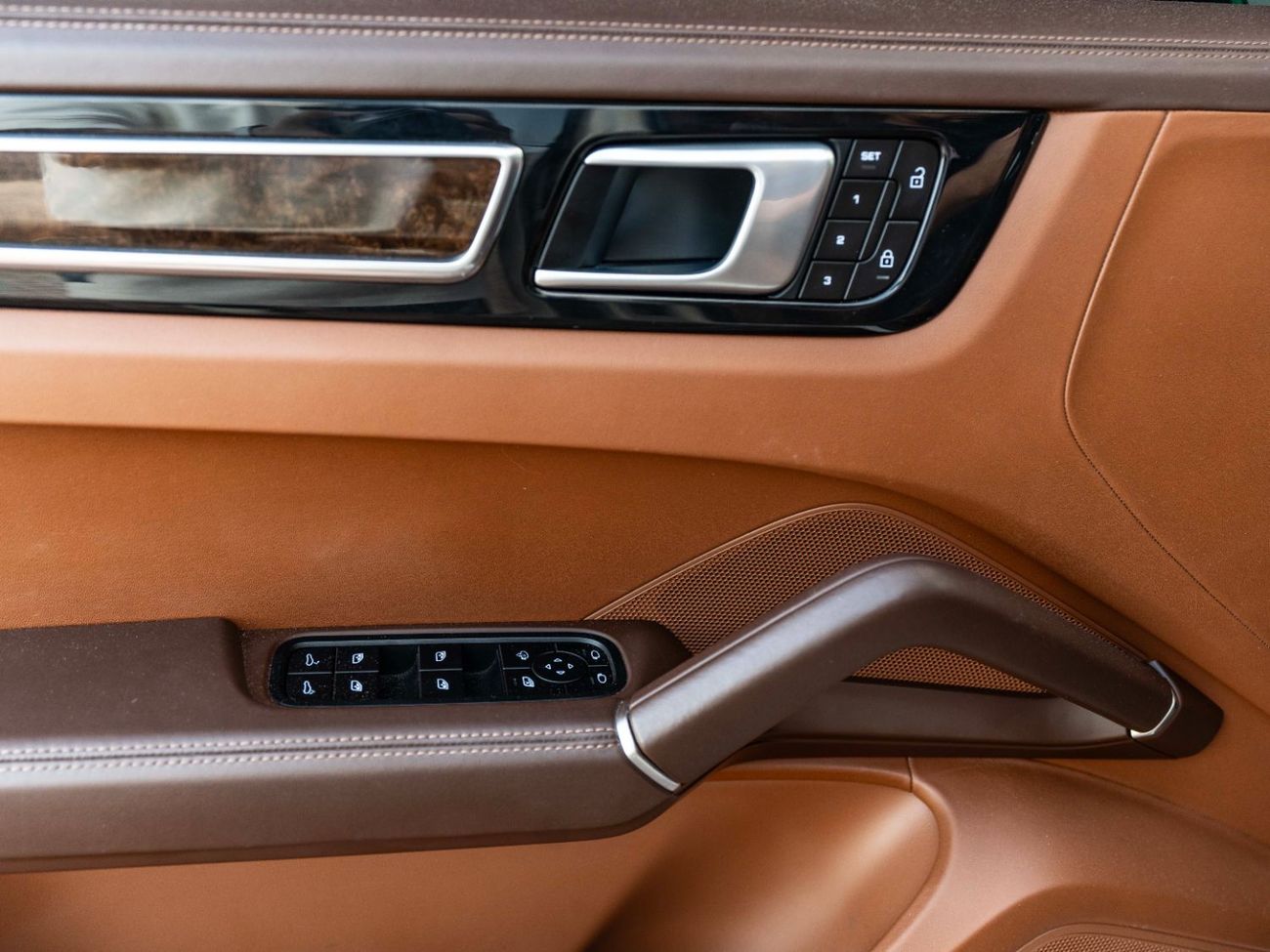 Porsche Cayenne GTS 4.0L (460 HP)