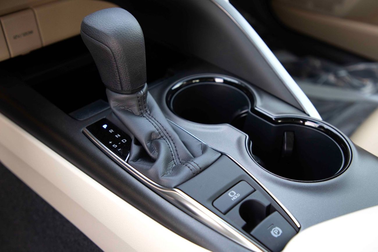 Toyota Camry 2024 Toyota Camry 2.5 LE - Super White inside Beige