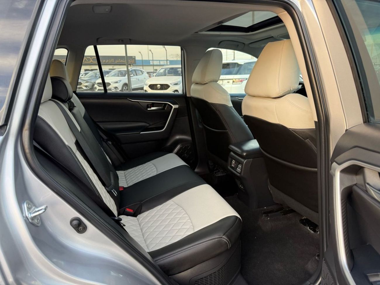 تويوتا راف ٤ VXR 2.5L TOYOTA RAV4 VXR HYBRID | 2.5L | FULL OPTION | UAE PASS