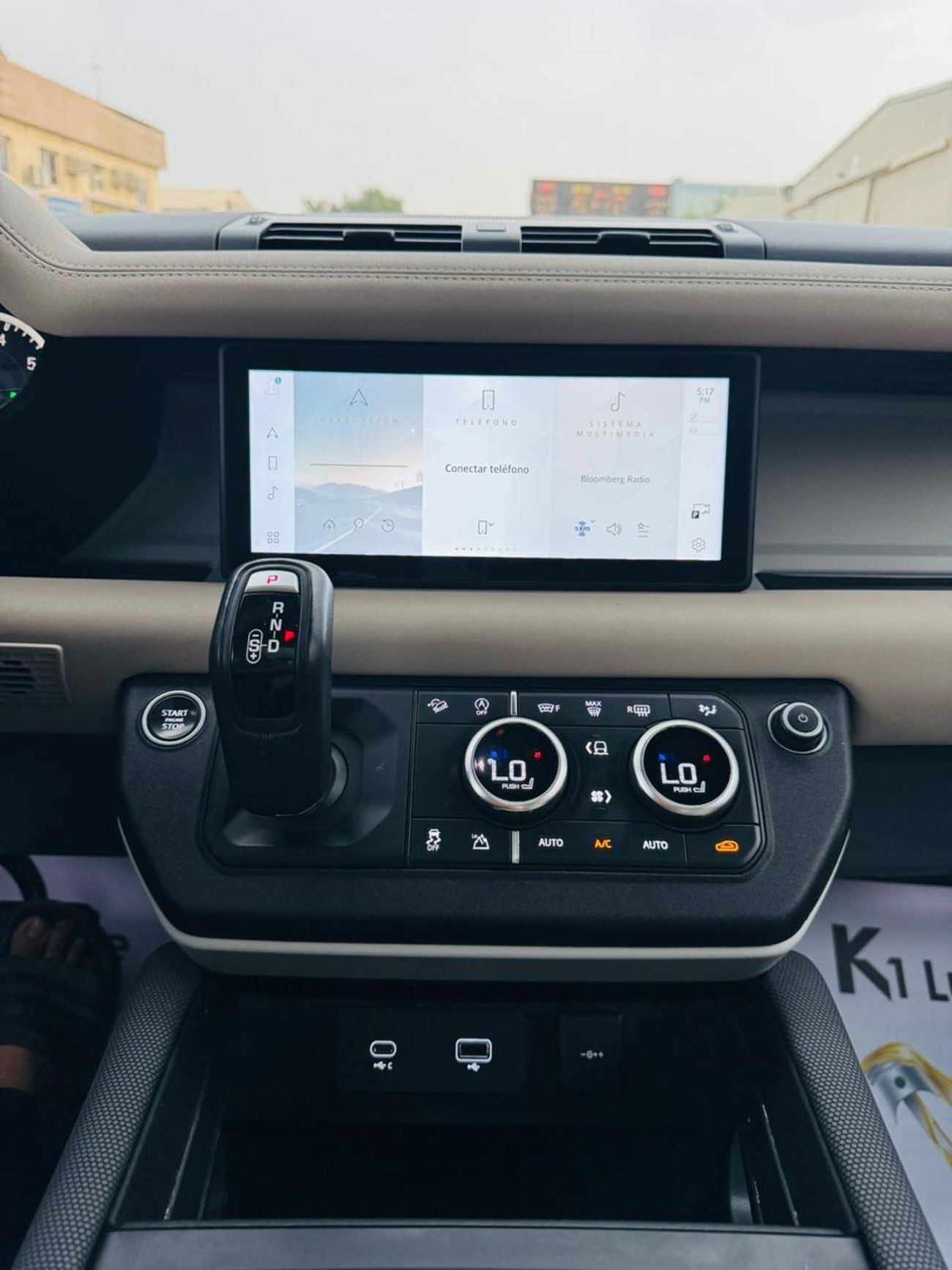 Land Rover Defender P400 110 X-Dynamic HSE 3.0L (5 Seater)