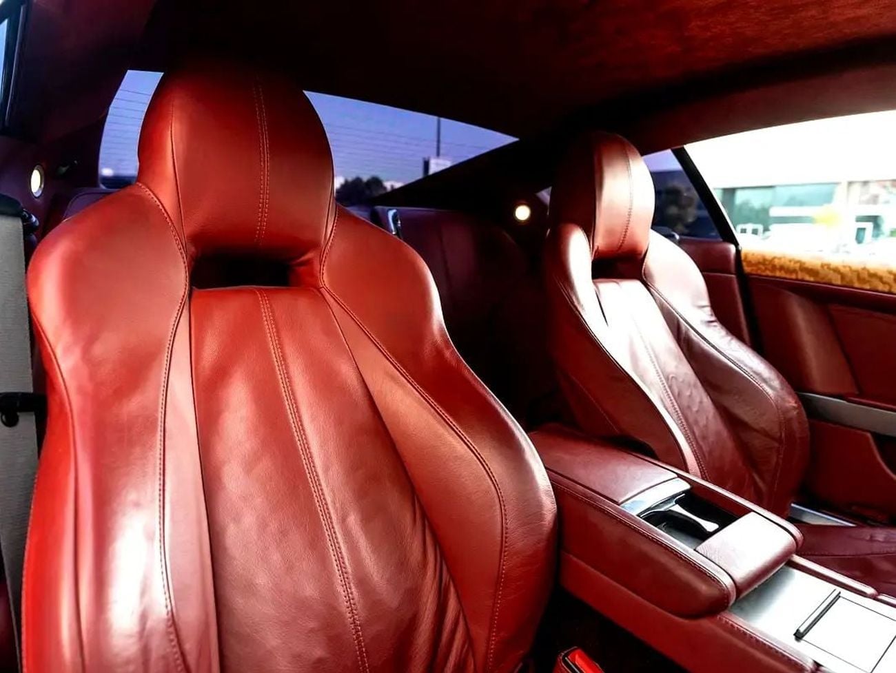 Aston Martin DB9 STD Aston Martin DB9 2010