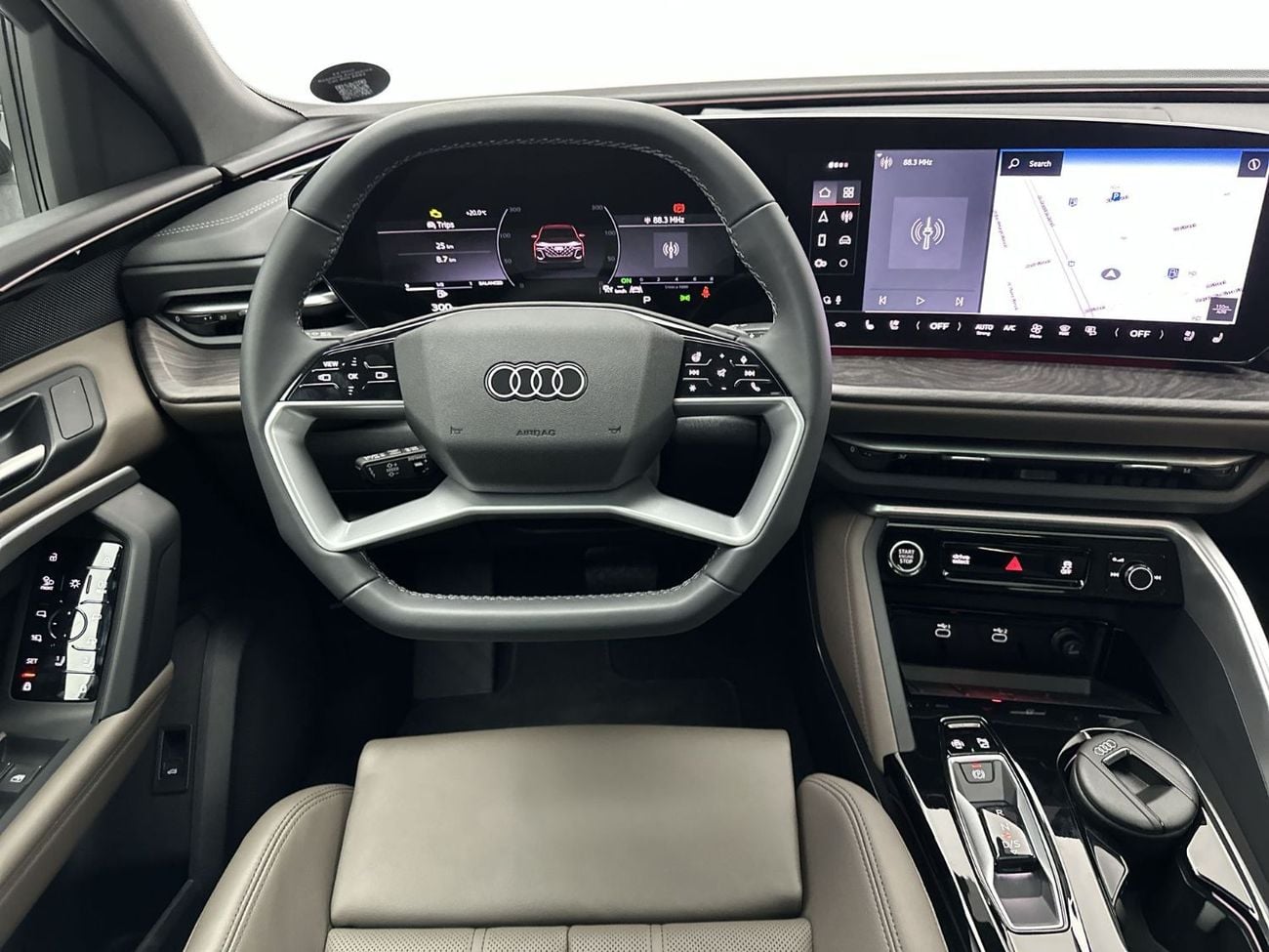 Audi Q5 45 TFSI Quattro Design 2.0L Q5 SUV TFSI quattro 204hp (Ref# 56392)