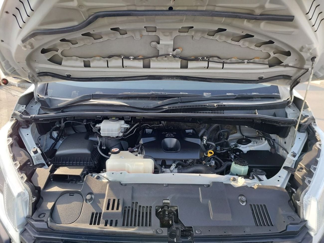 تويوتا هاياس TOYOTA HIACE COMMUTER AMBULANCE VAN RHD 2020 MODEL 2.8 L DIESEL AUTOMATIC(PM19152)