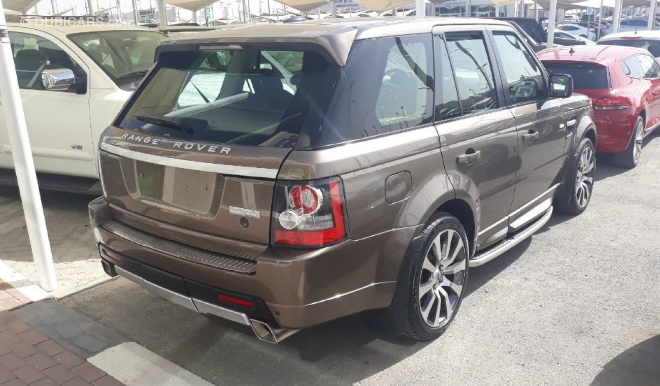 Land Rover Range Rover Sport Autobiography 2011 Gulf specs Full options clean car excellent condition with agency service  history