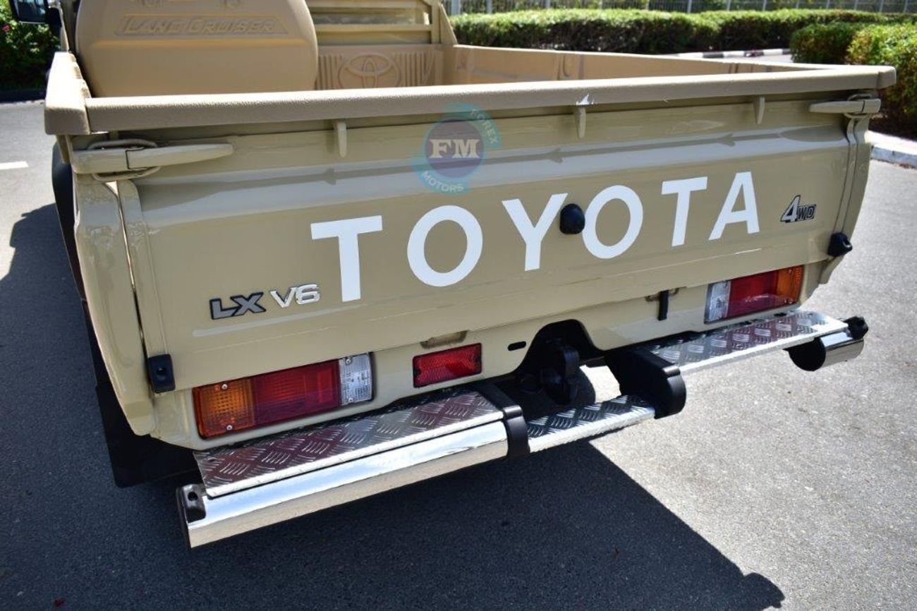 Toyota Land Cruiser Pick Up 79 SDLX V6 4.0L Petrol 4WD Automatic