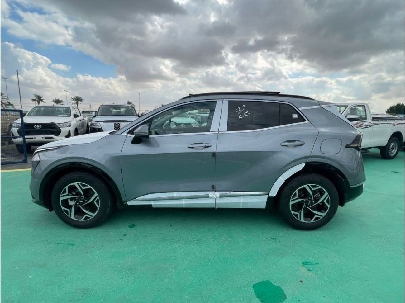 كيا سبورتيج 1.6 with sunroof two electric seats bush start