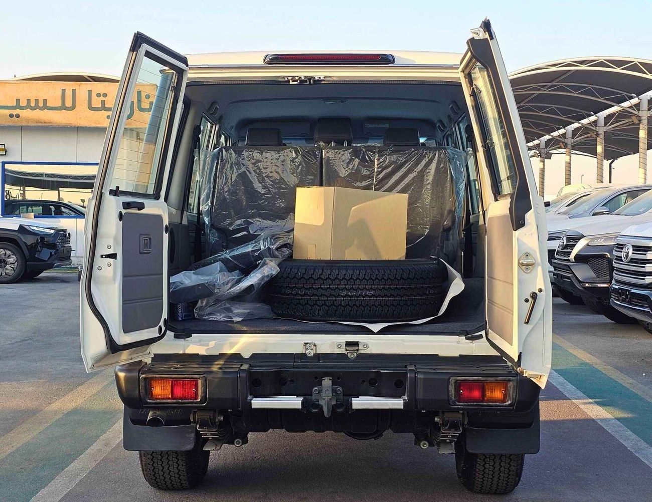 تويوتا لاند كروزر 70 LC76 / FULL OPTION / WITH WINCH EURO 4 / M/T / 4.0L V6 PETROL / DIFF LOCK (CODE # LC76)