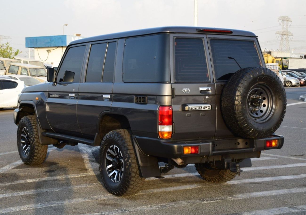 Toyota Land Cruiser 70 Toyota Land Cruiser 70 Hard Top