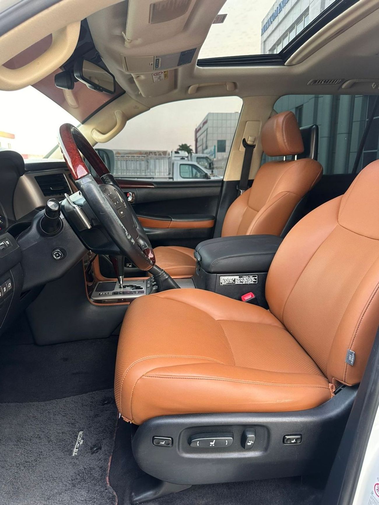 لكزس LX 570 تيتانيوم بلس