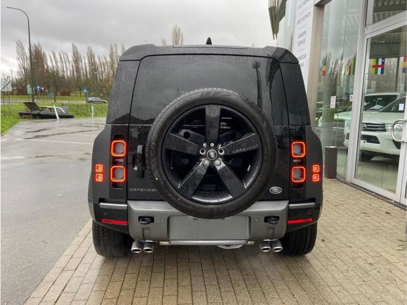 لاند روفر ديفندر Defender Carpathian V8 2023