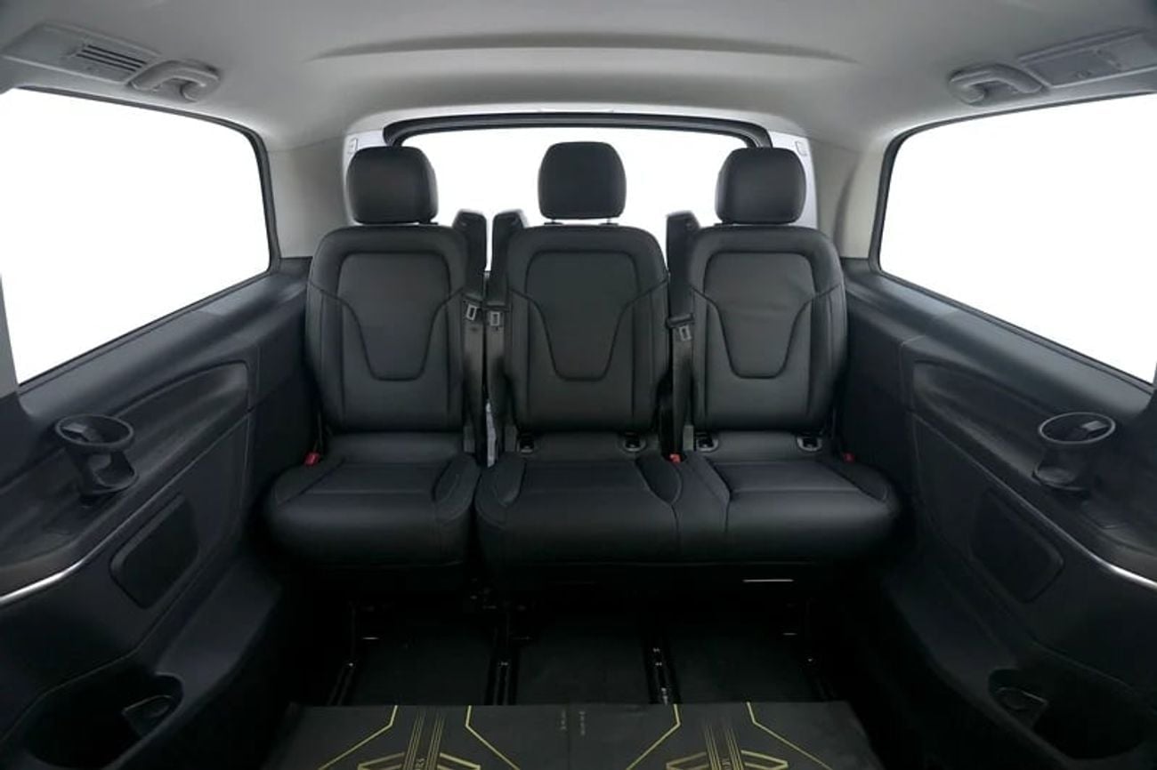 Mercedes-Benz V 300 V300 AVANTGARDE | GCC 0km | Agency Warranty | 360 View | 64 colors Ambeint Lights