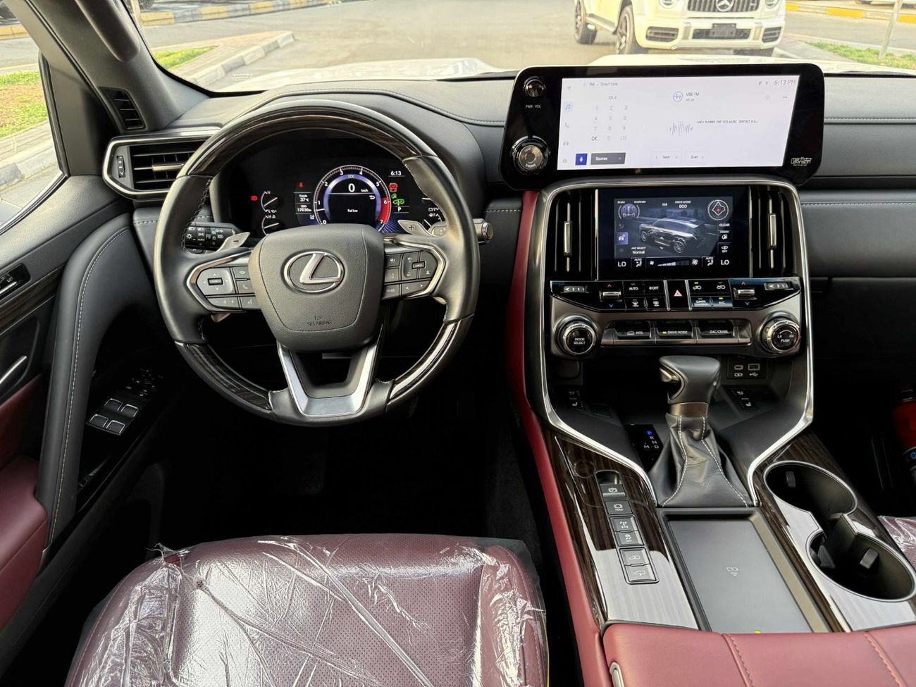 Lexus LX 600 Signature 3.5L ( CYL) GCC SPEC UNDER WARRANTY