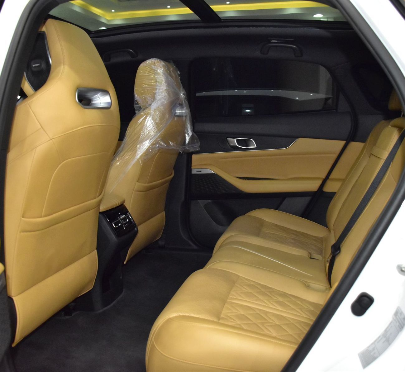 تشنجان يوني ك EXCELLENT DEAL for our Changan UNI-K AWD ( 2023 Model ) in White Color GCC Specs