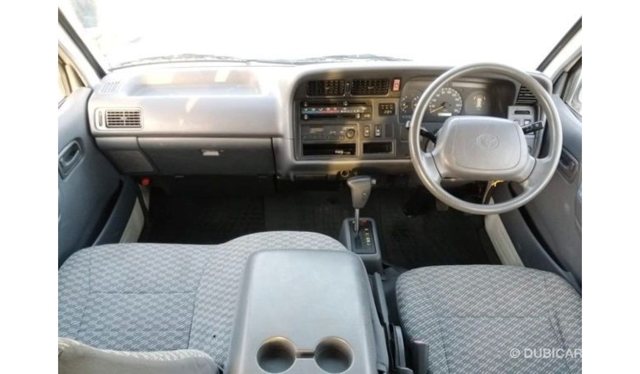 Toyota Hiace TOYOTA HIACE VAN RIGHT HAND (PM1160)