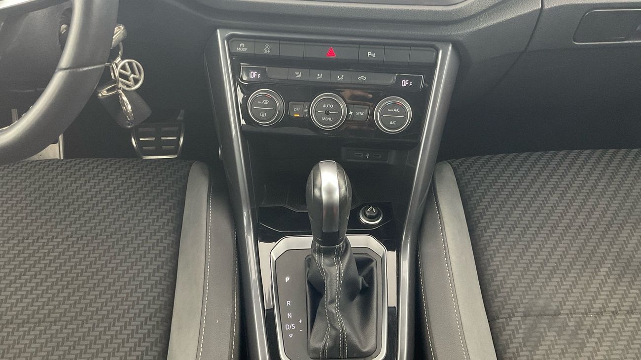 فولكس واجن T ROC R-Line | upto AED 20,000 Ramadan Discount | شامل الضمان | 0 ﺪﻔﻋﺓ ﺃﻮﻟﻯ