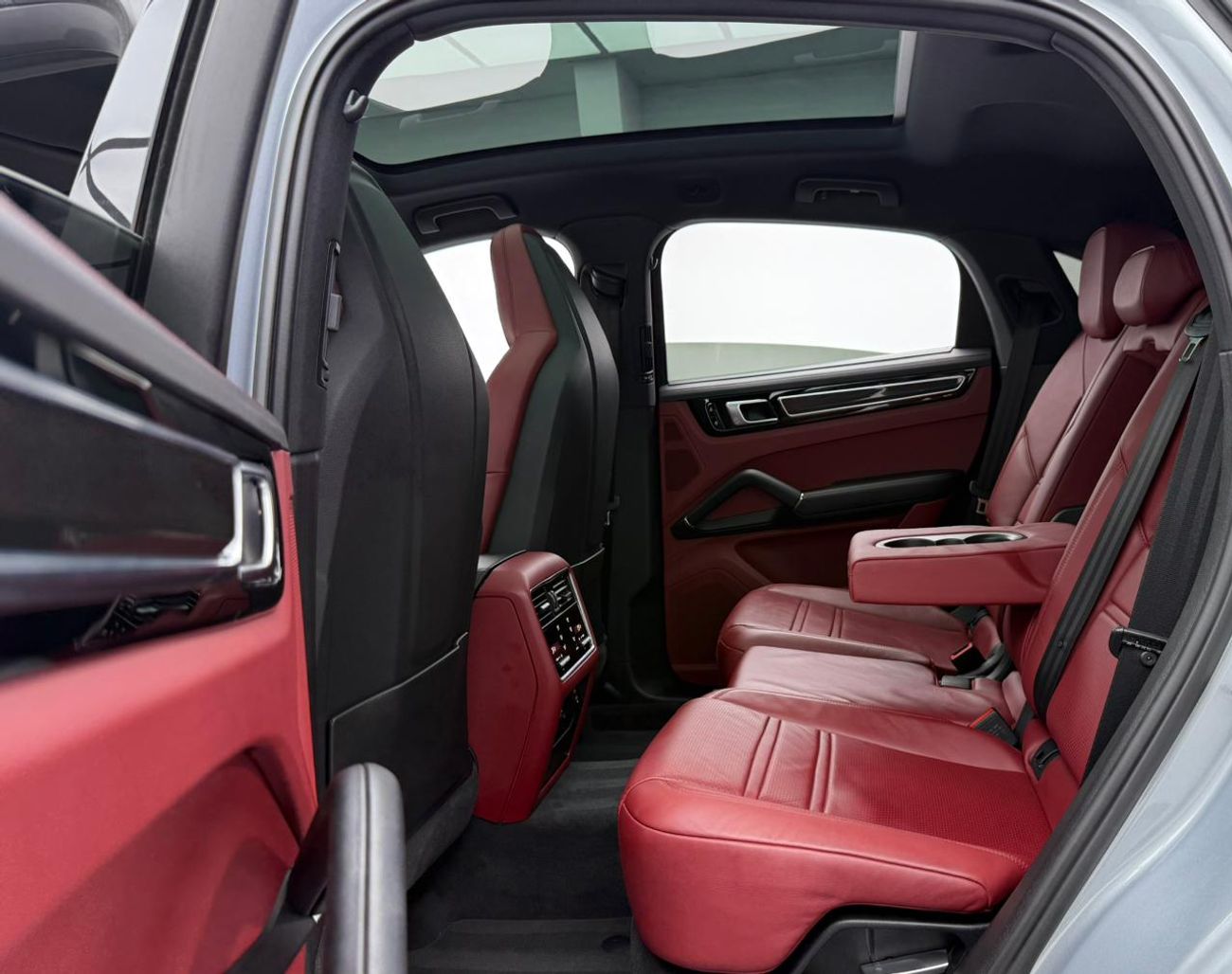 Porsche Cayenne Base Coupe 2020 Porsche Cayenne Coupe, Warranty, Sport Chrono Package, Fully Loaded, Excellent Condi