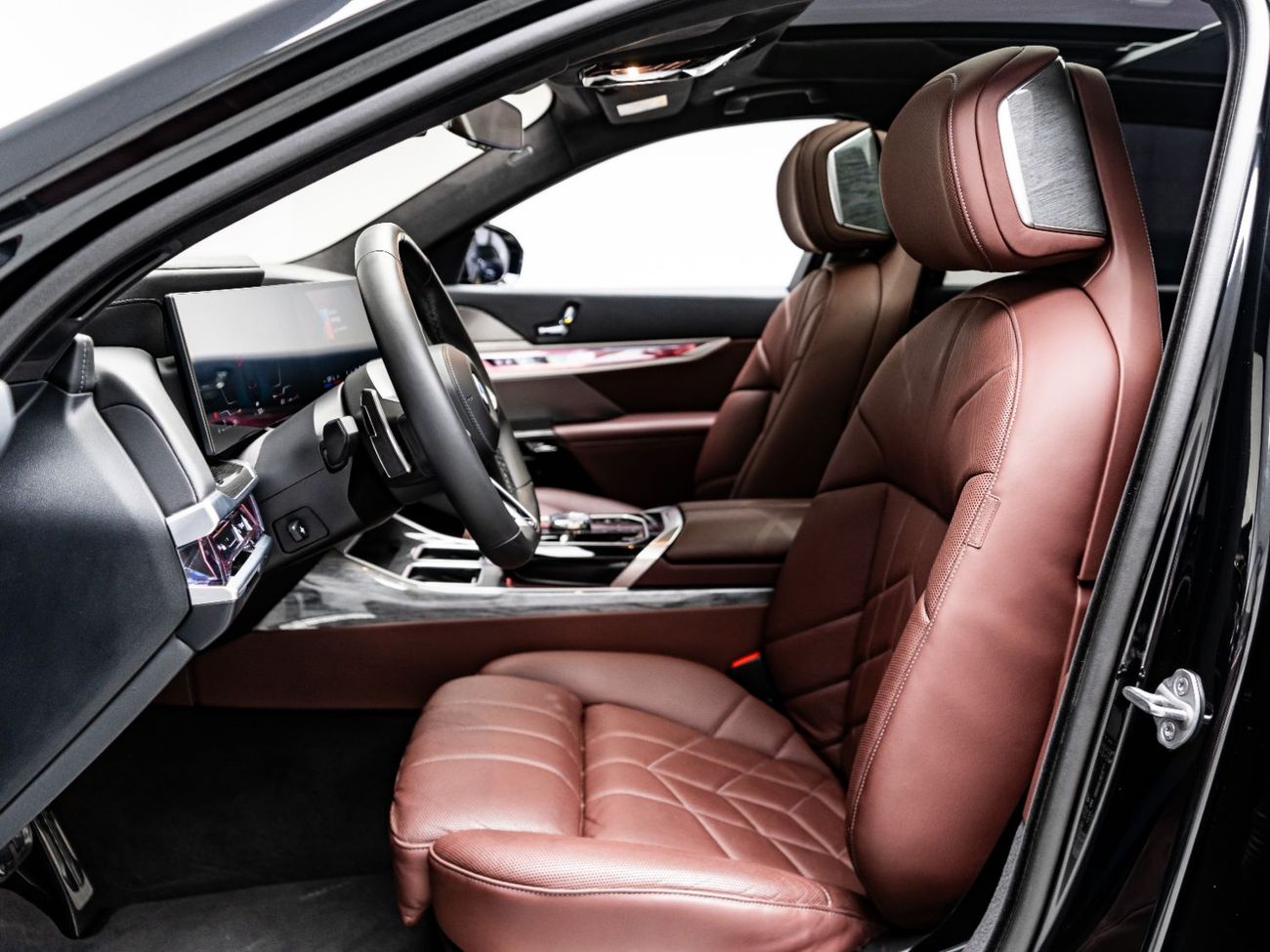 بي أم دبليو 735i 2024 BMW 735i, August 2029 BMW Warranty + Service Contract, Low KM's, GCC