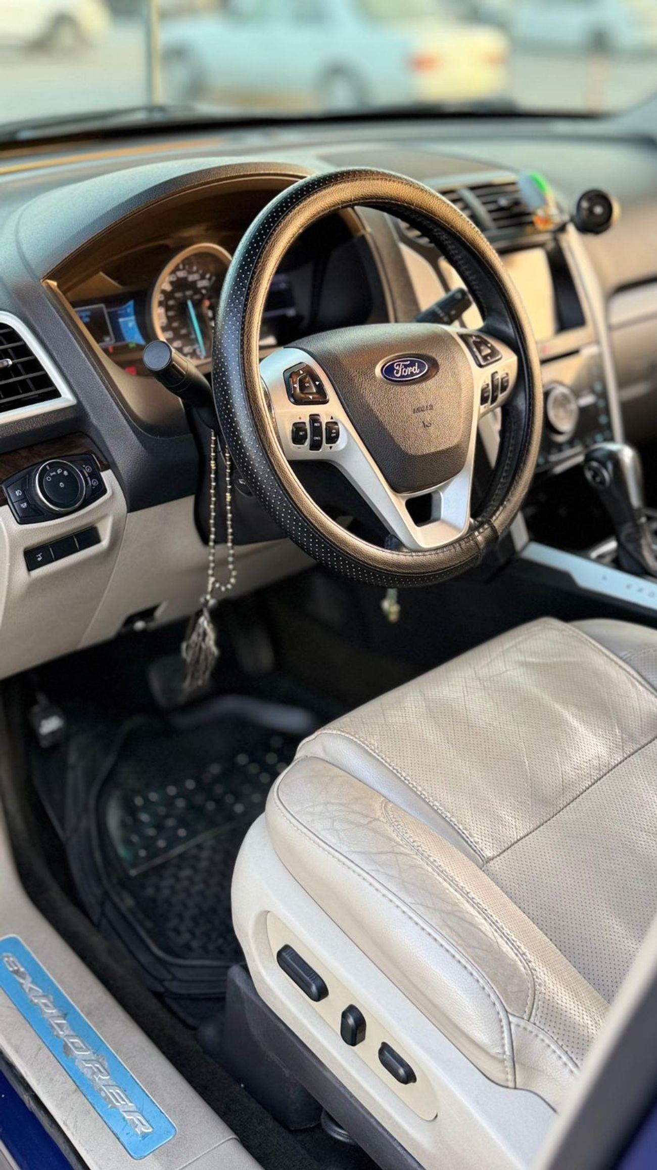 Ford Explorer Sport Trac فورد اكسبلورر LIMITED موديل : 2013 المطلوب 20,000 درهم  مواصفات خليجيه  ، 6 سلندر ، 7 مقاعد ، شاشة  