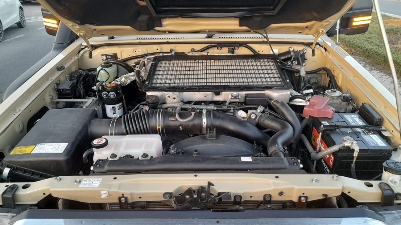 تويوتا لاند كروزر بيك آب MANUAL V8 RHD