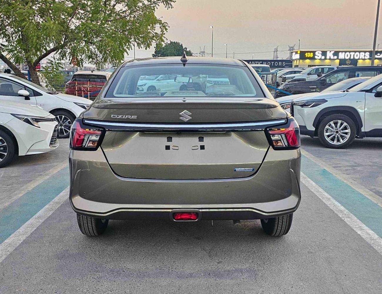 سوزوكي دزاير GLX HYBRID 1.2L V4 A/T / PUSH START / DVD / REAR PARKING SENSOR (CODE # DZHXG)