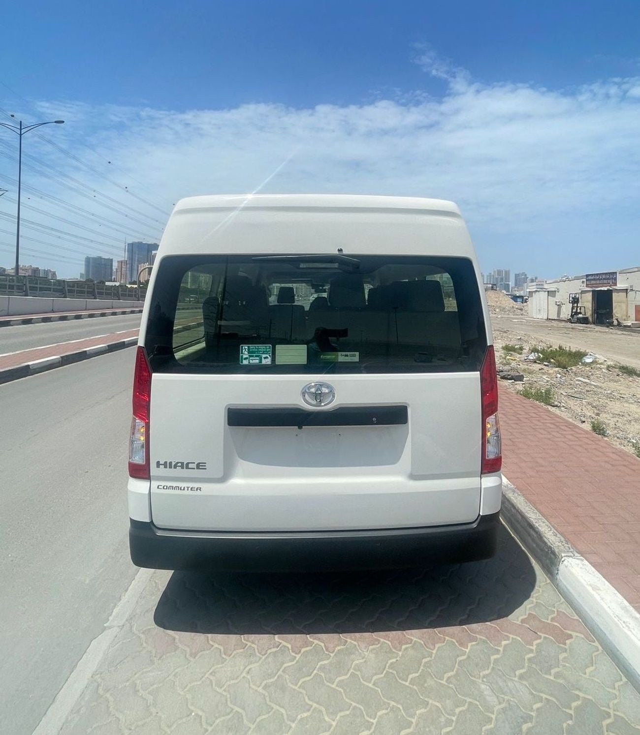 Toyota Hiace TOYOTA HIACE COMMUTER ,DIESEL ENGINE 2800 CC ,10 SEATER ,RIGHT HAND DRIVE