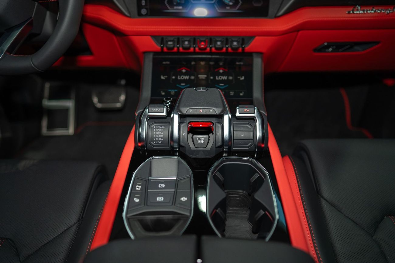 لامبورغيني اوروس 2025 URUS SE HYBRID | TWO TONE INTERIOR | PANORAMIC ROOF | BANG N OLUFSEN 3D SOUND | STYLE PACKAGE