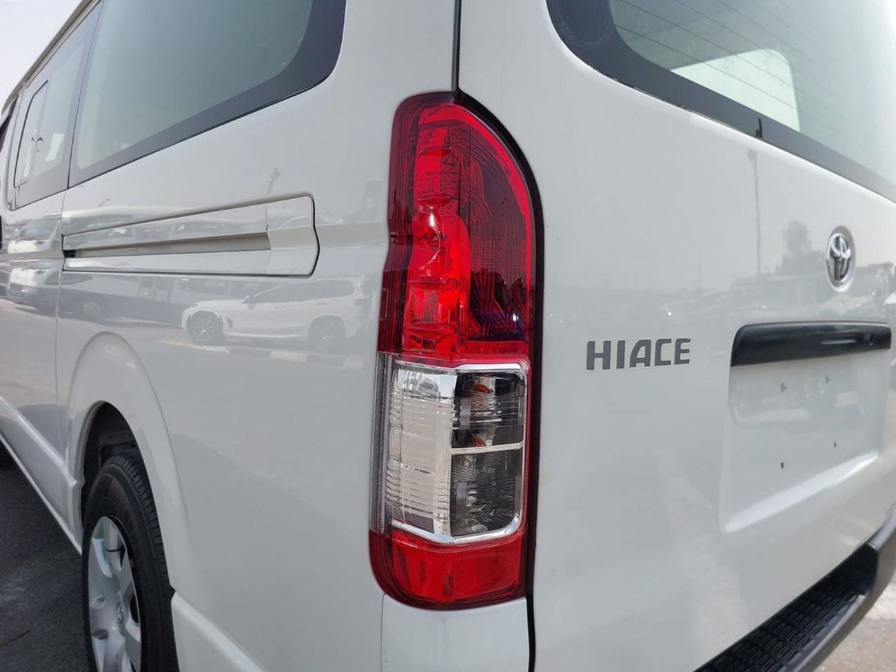 تويوتا هاياس (RAMADAN OFFER) TOYOTA HIACE VAN RHD 2018 MODEL 2.8 L DIESEL AUTOMATIC(PM08223)