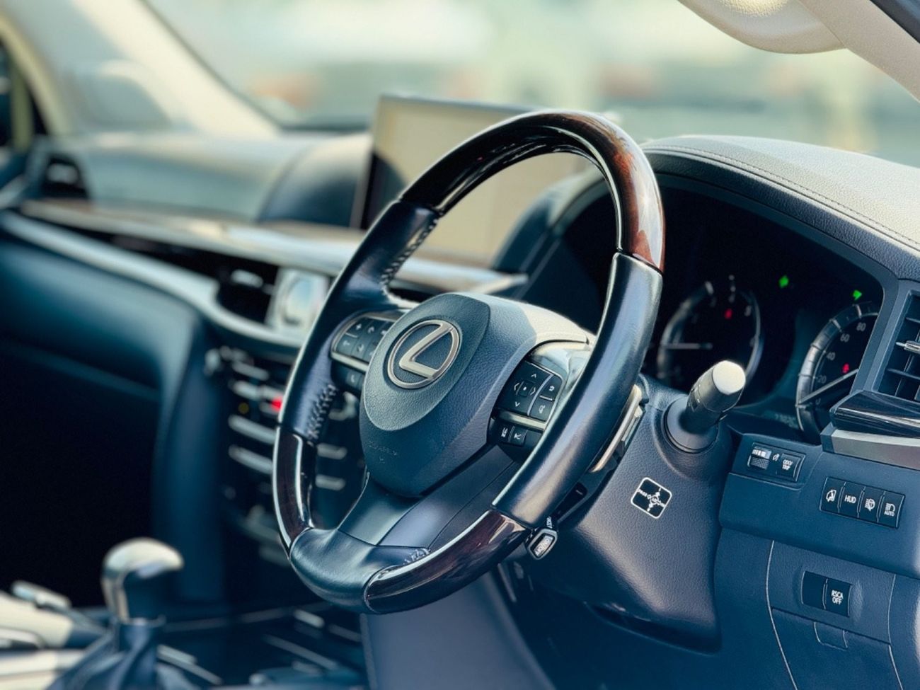 Lexus LX 570 Lexus 570 RHD