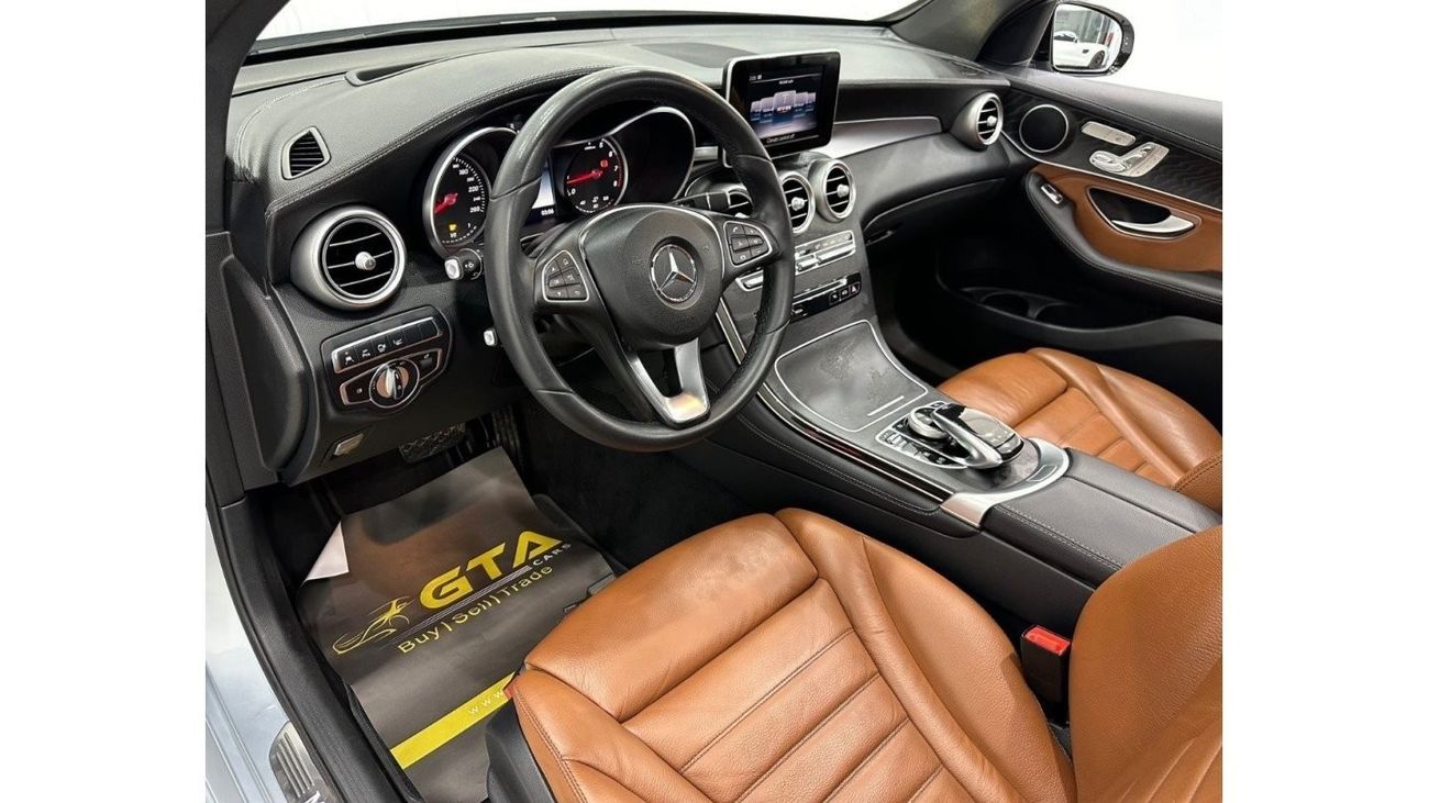مرسيدس بنز GLC 250 2018 Mercedes Benz GLC250 Coupe AMG, Warranty, Full service History, Low Kms, GCC