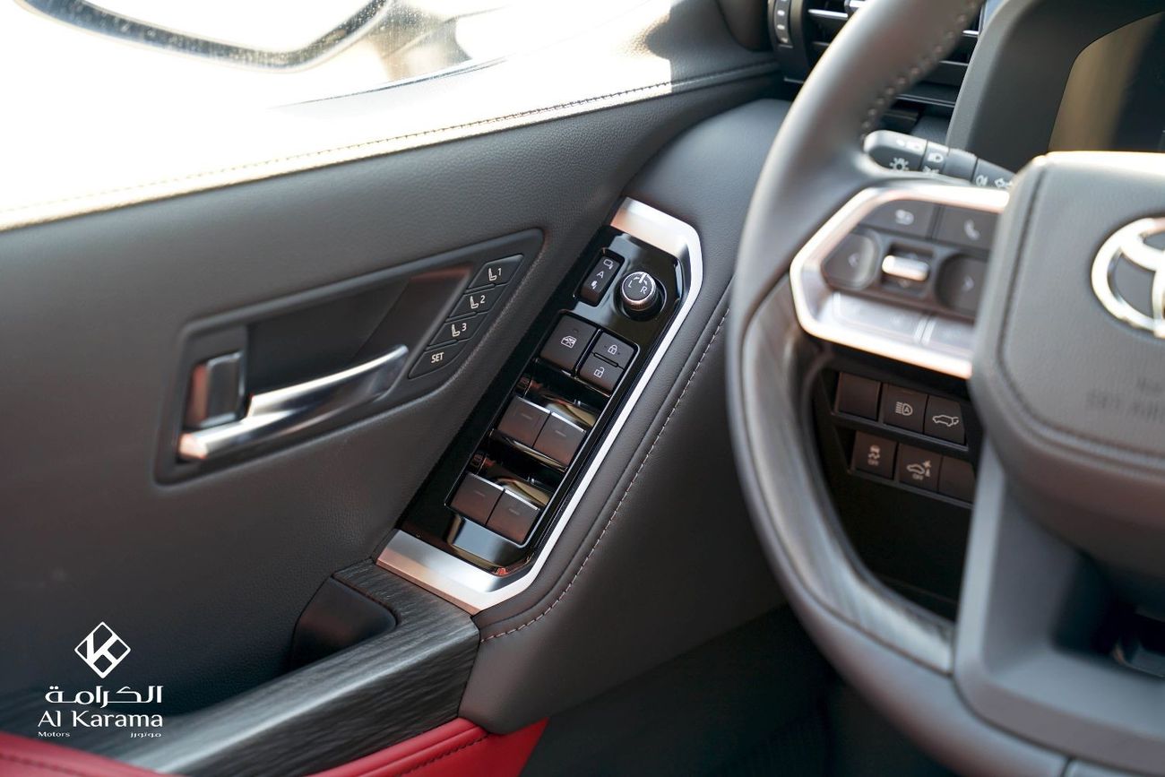 تويوتا لاند كروزر 3.3L | VXR | Full Option | Rear TV Screen | Diesel