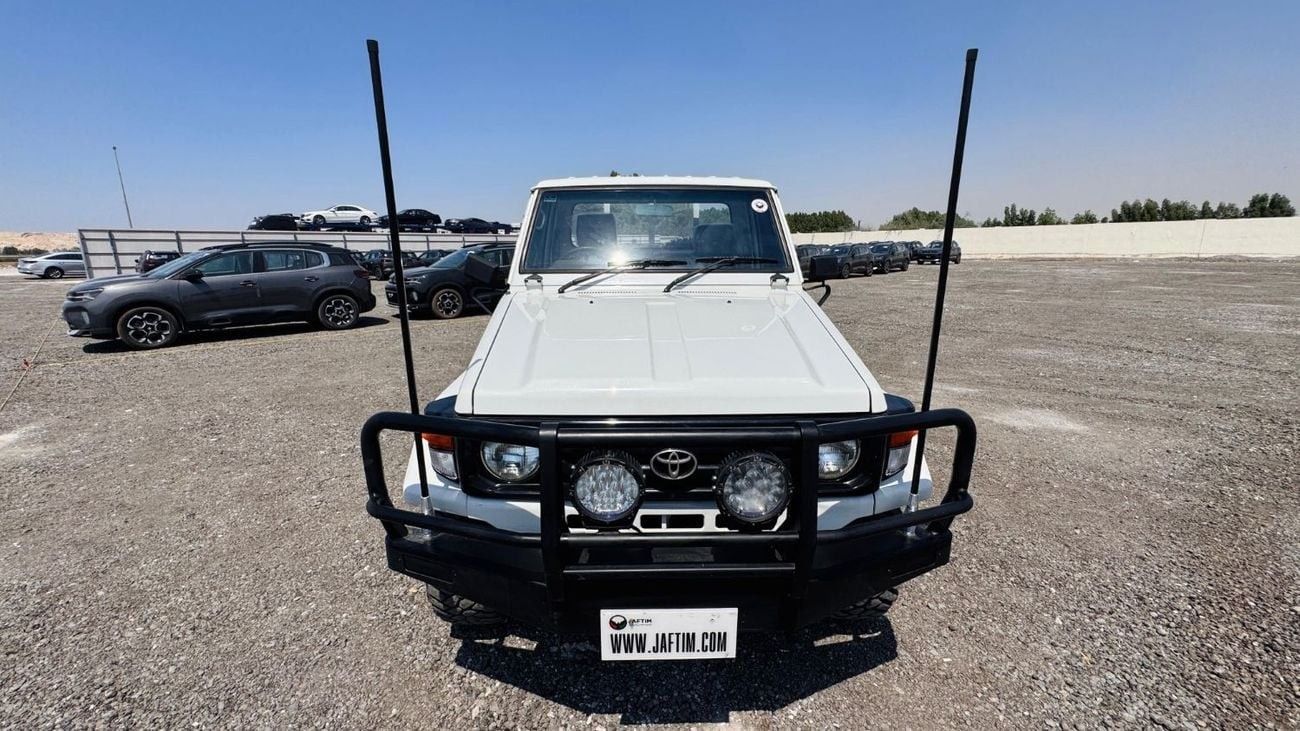 تويوتا لاند كروزر بيك آب SINGLE CABIN | BULL BAR WITH LED LIGHTS | RHD | 1992 | 4.2L DIESEL ENGINE | MANUAL TRANSMISSION | 4W