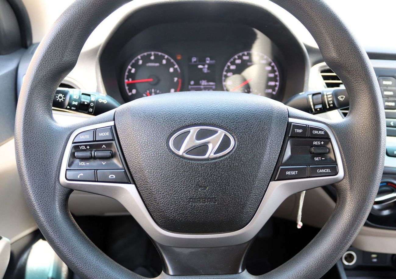 هيونداي أكسنت GL خالية من الحوادث - خليجي - صبغة وكالة - مكينة 1600 سي سي - بحالة الوكالة من الداخل والخارج