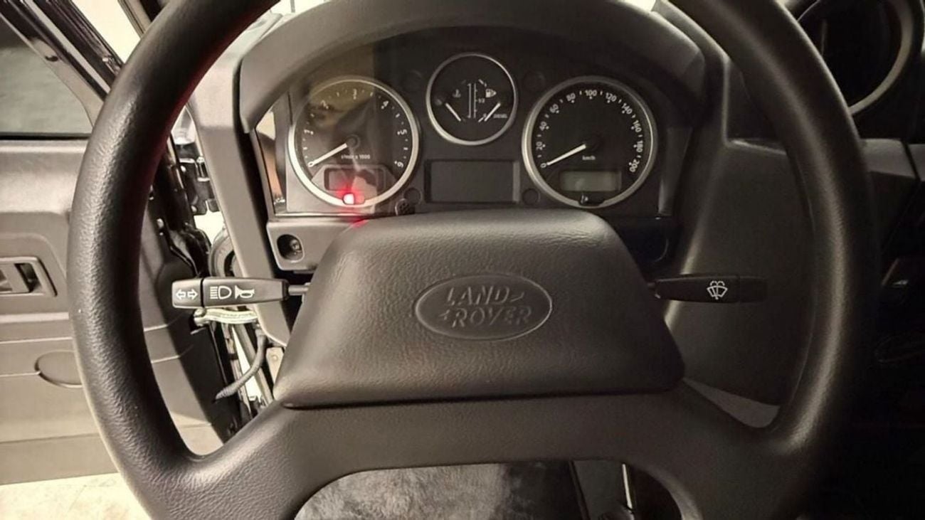 Land Rover Defender 110 Land Rover Defender 2015 GCC specs