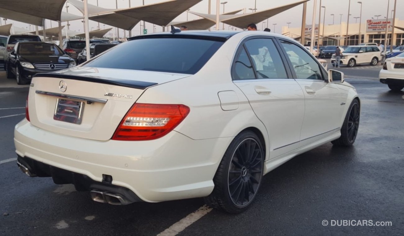 Mercedes-Benz C 300 model 2012 car prefect condition full service full option low mileage