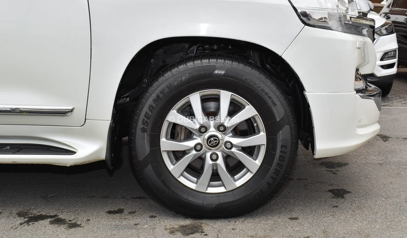 Toyota Land Cruiser GXR V8