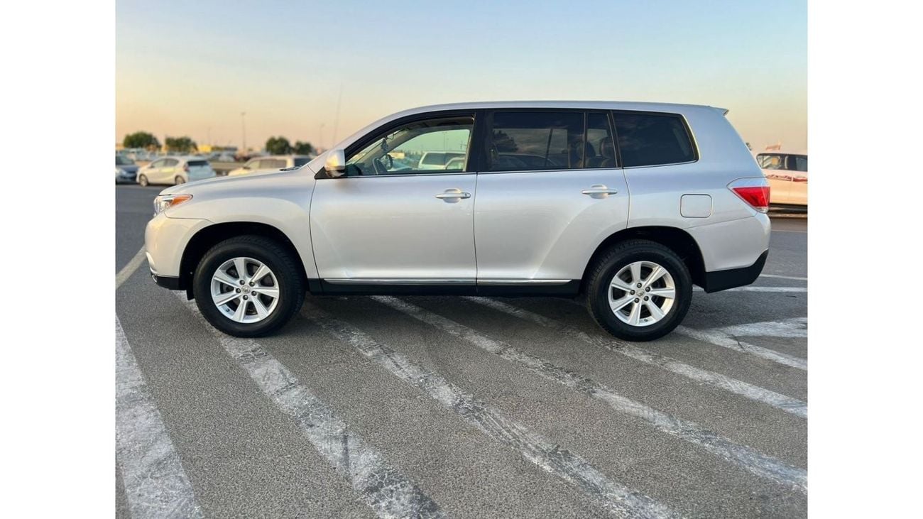 Toyota Highlander 2012 TOYOTA HIGHLANDER 4 CYLINDER - 2.7L I-4 DOHC, VVT, 187HP  7 SEATER LEATHER SEATS