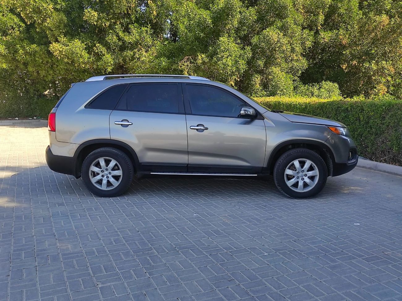 كيا سورينتو Base 3.3L AWD Kia Sorrento 2013 usa V6 7 seater full automatic