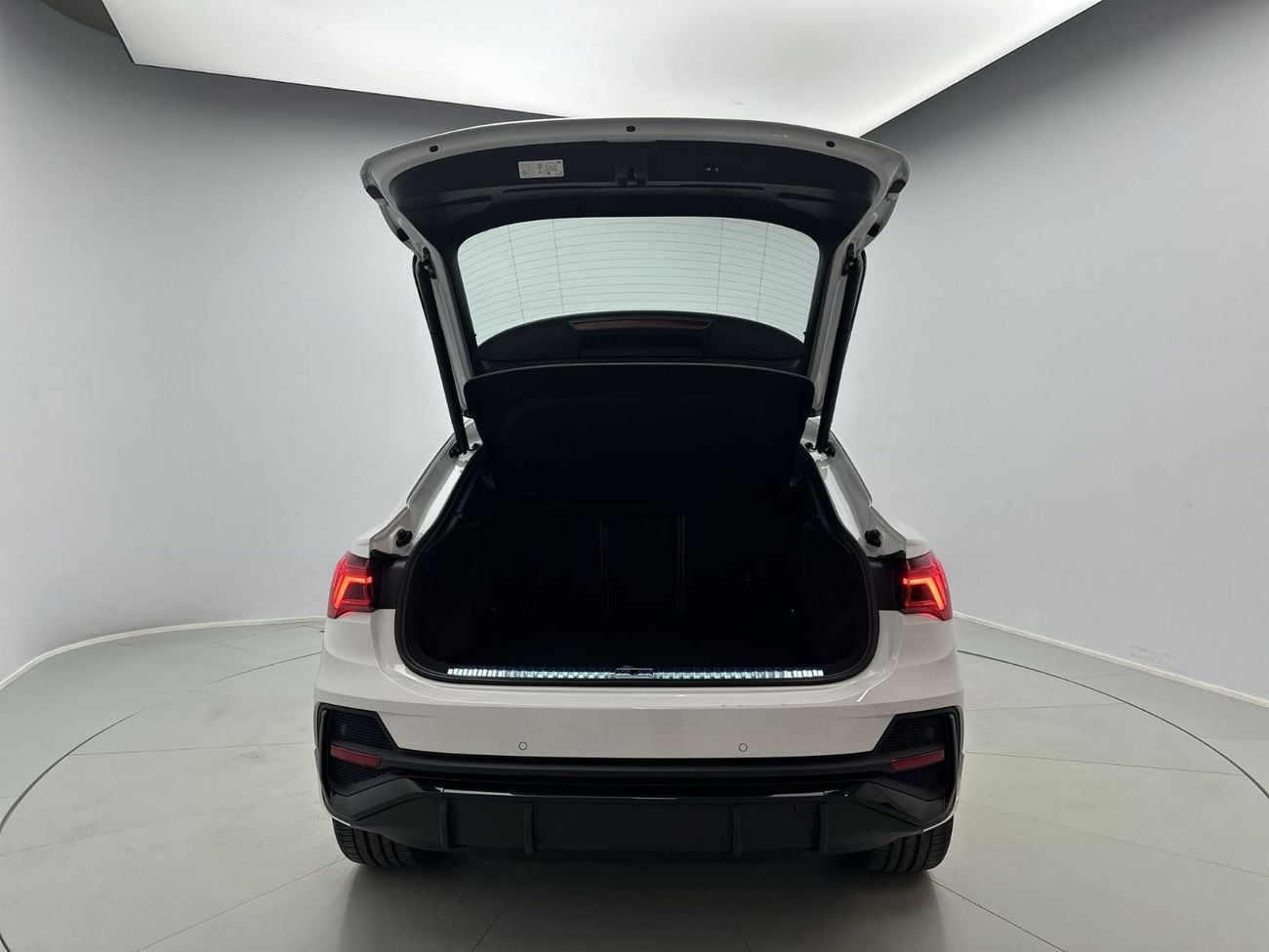 Audi Q3 40 TFSI S-LINE SPORTBACK Sportback 40 TFSI S Line 2.0L 4WD Q3 Sportback 40 TFSI quat 180hp S line (Ref# 03850)