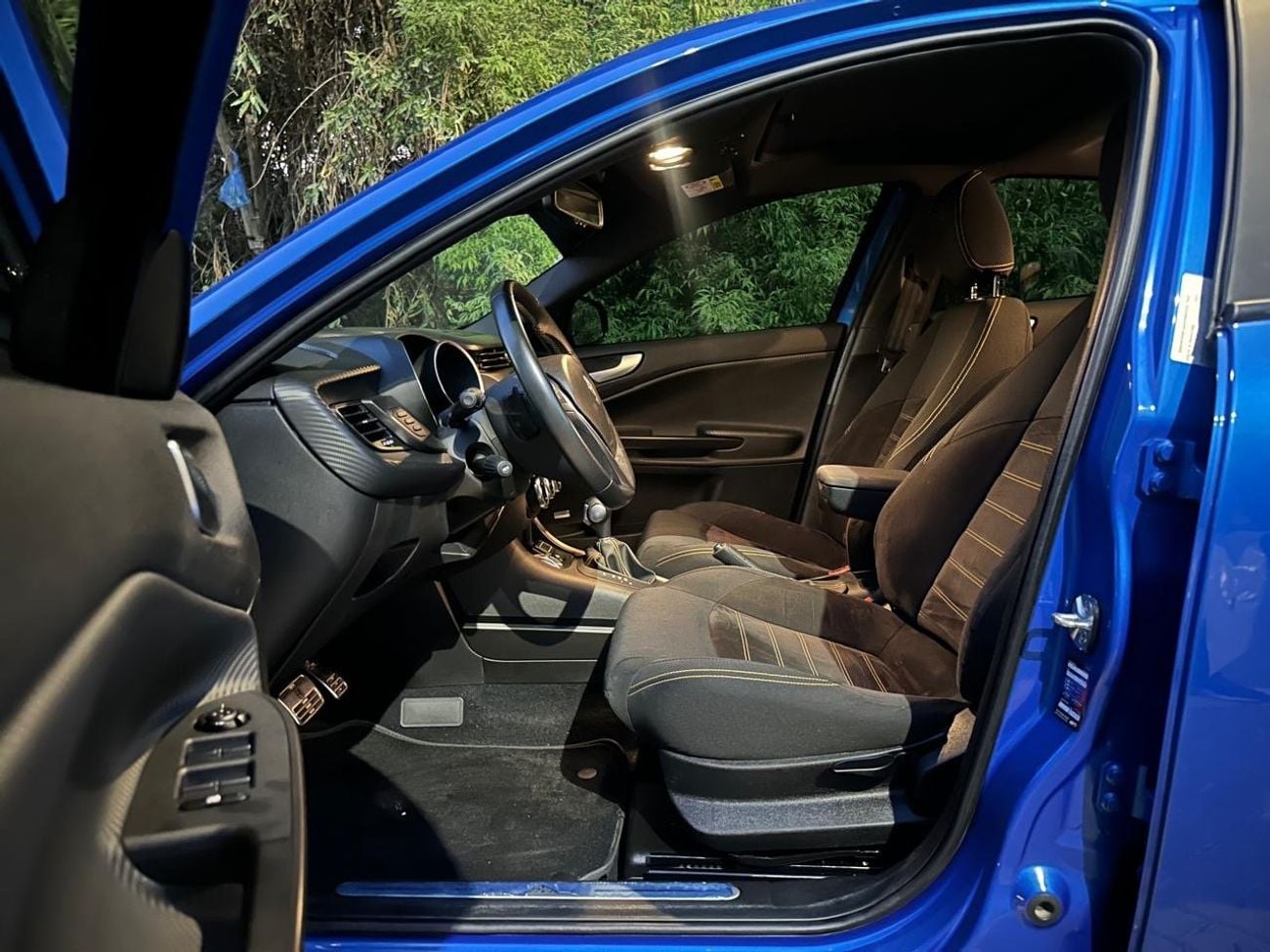 ألفا روميو جوليتا Veloce 2021 – GCC Specs – 1.75L 4-Cylinder 241 HP – Perfect Condition