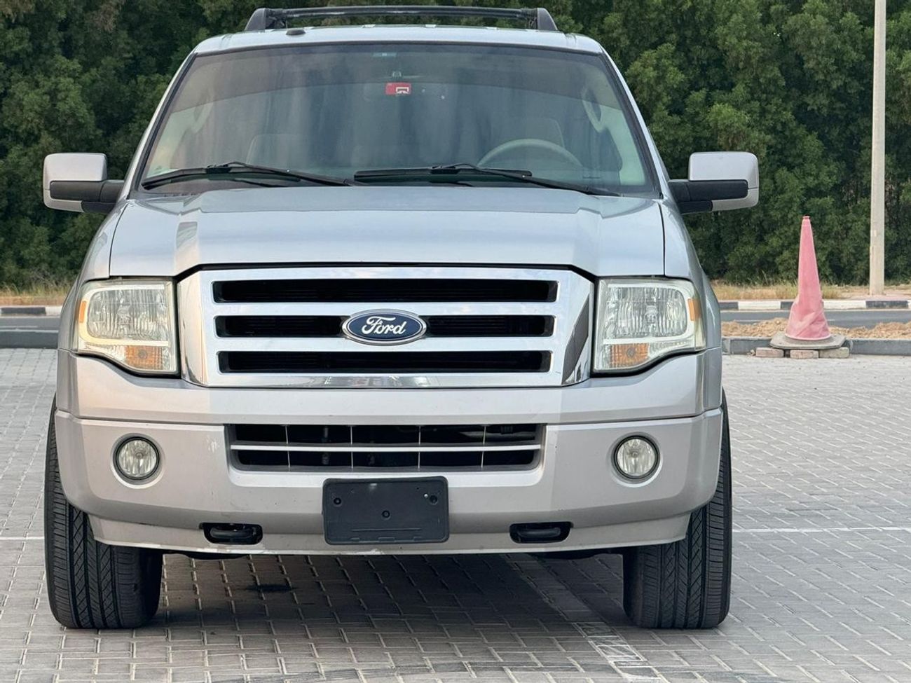 Ford Expedition XLT In excellent condition and requires no expenses