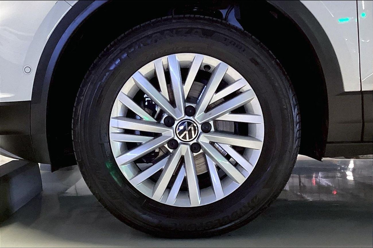 بي أم دبليو 318i Executive | شامل الضمان | 0 ﺪﻔﻋﺓ ﺃﻮﻟﻯ