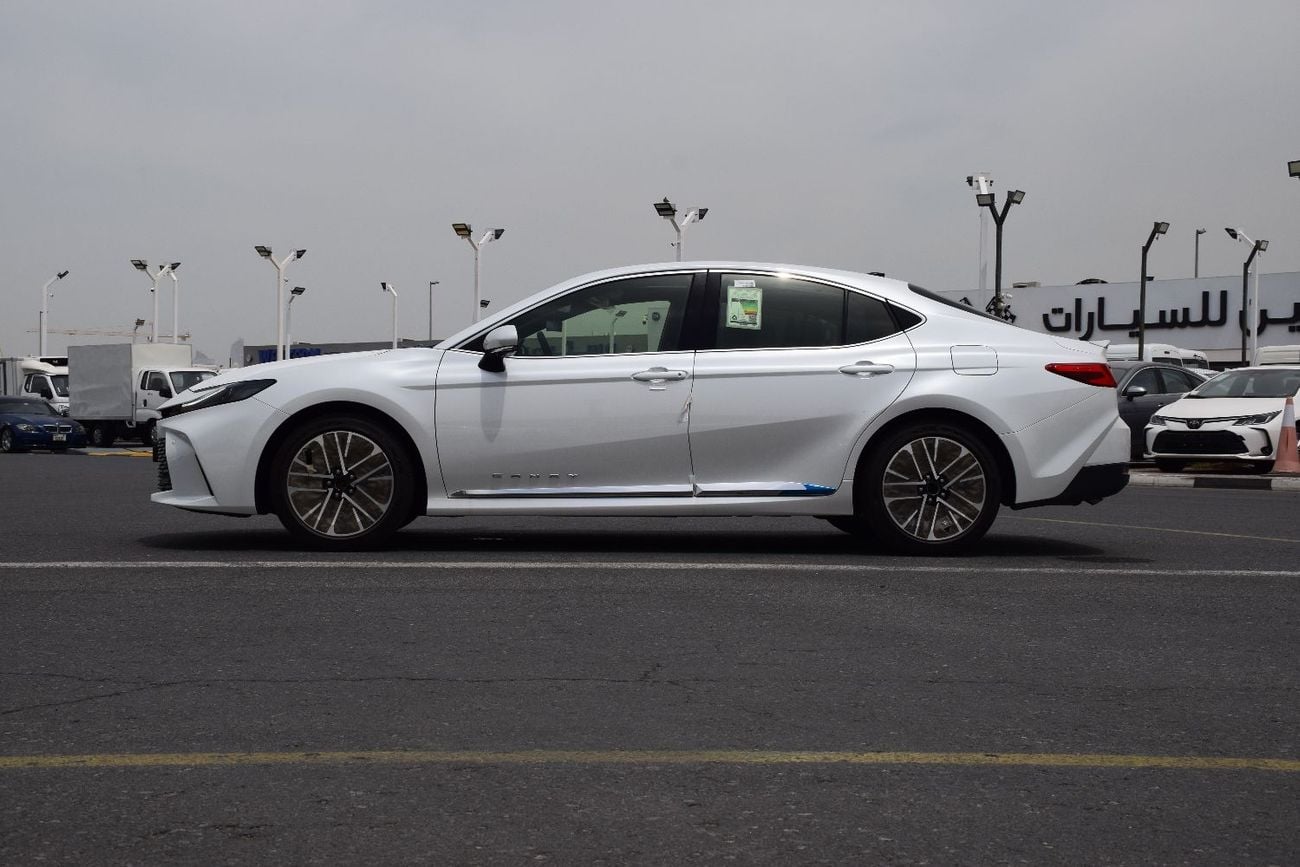 Toyota Camry Higher Trim With 5 Camera and panoramic roof